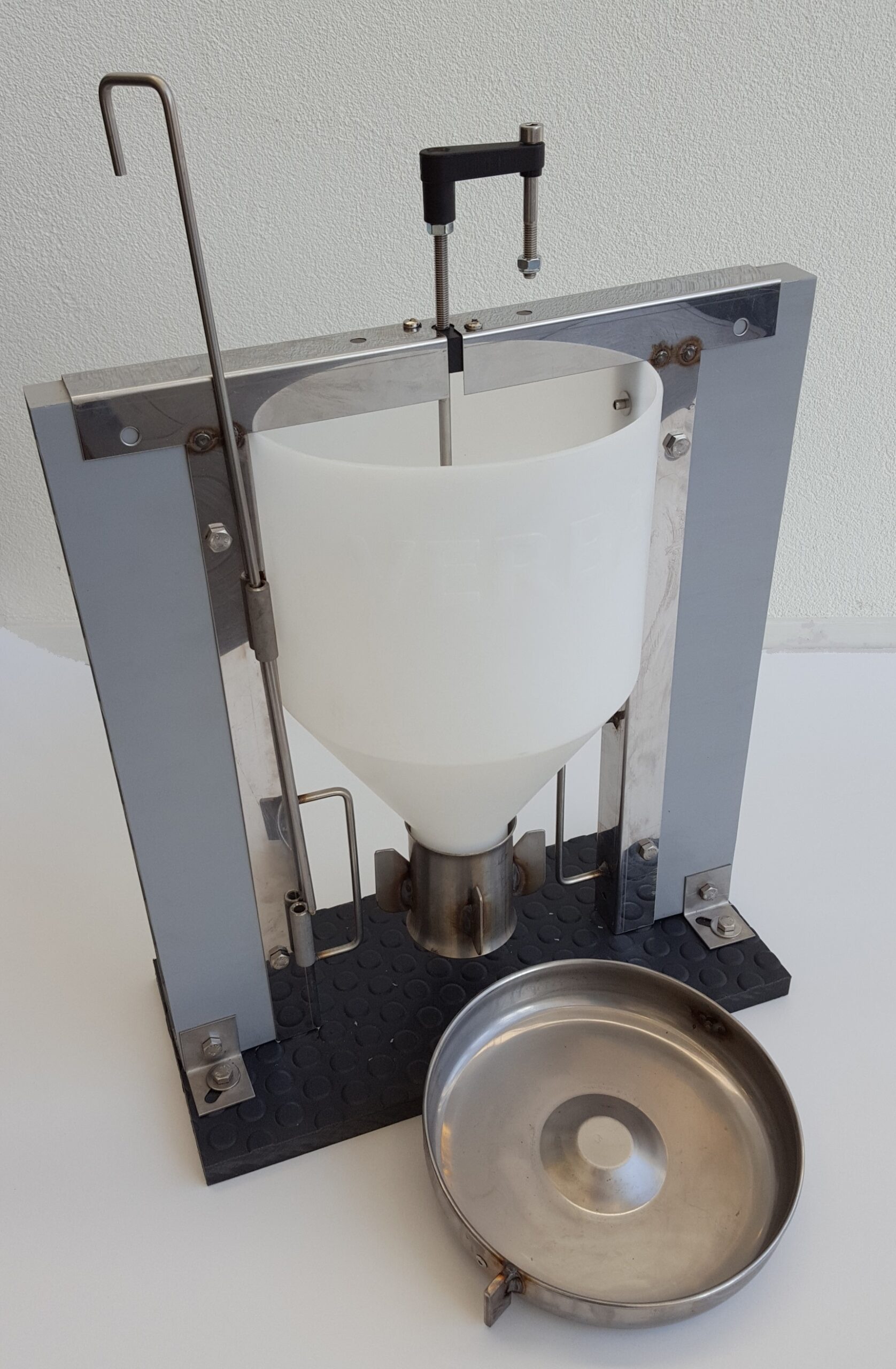 Piglet feeder removed from the trough