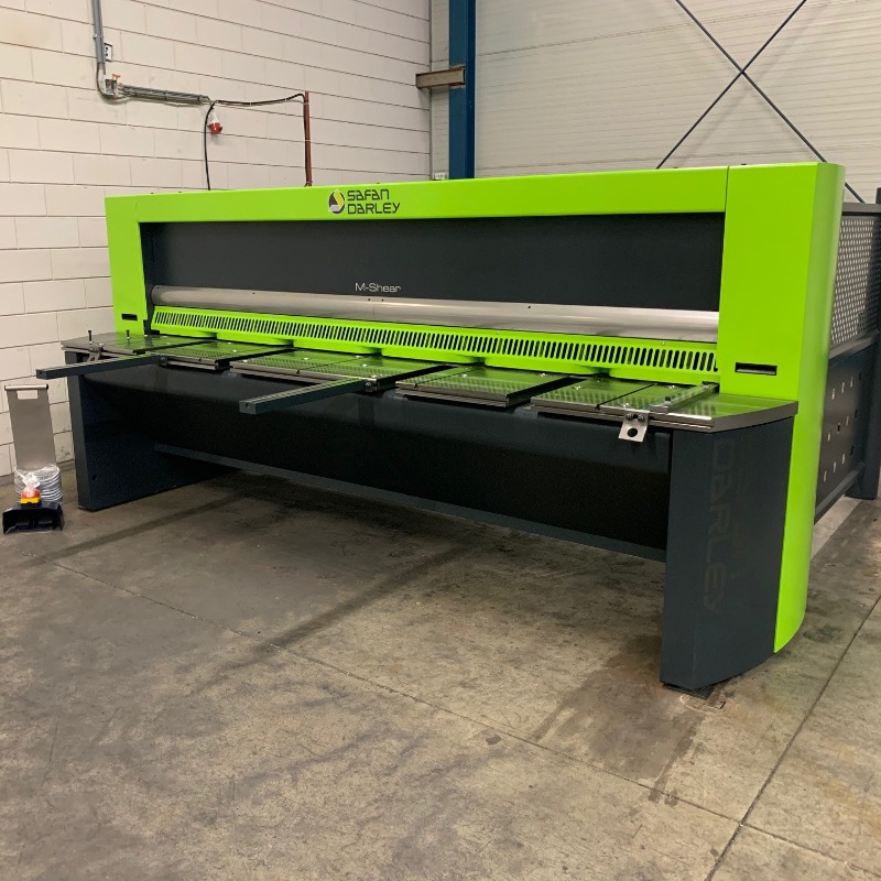 Cutting stainless steel with Dutch SafanDarley guillotine shears