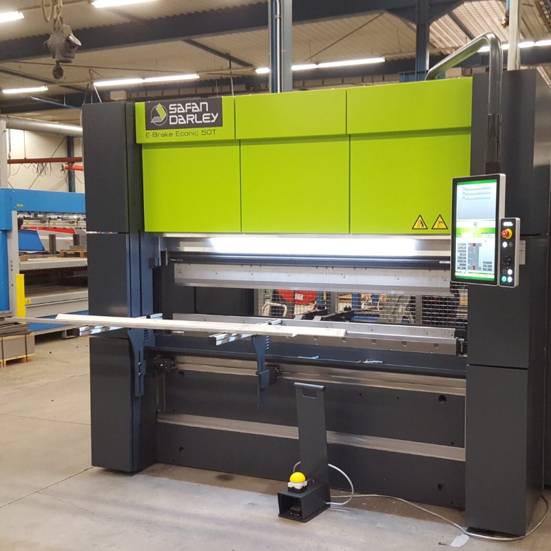 Bending and folding stainless steel using a Dutch SafanDarley guillotine shear