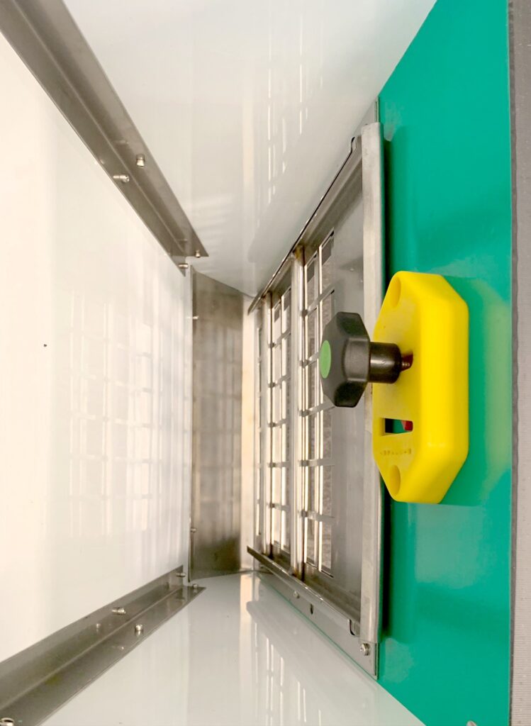Strobak Funfeeder for pigs