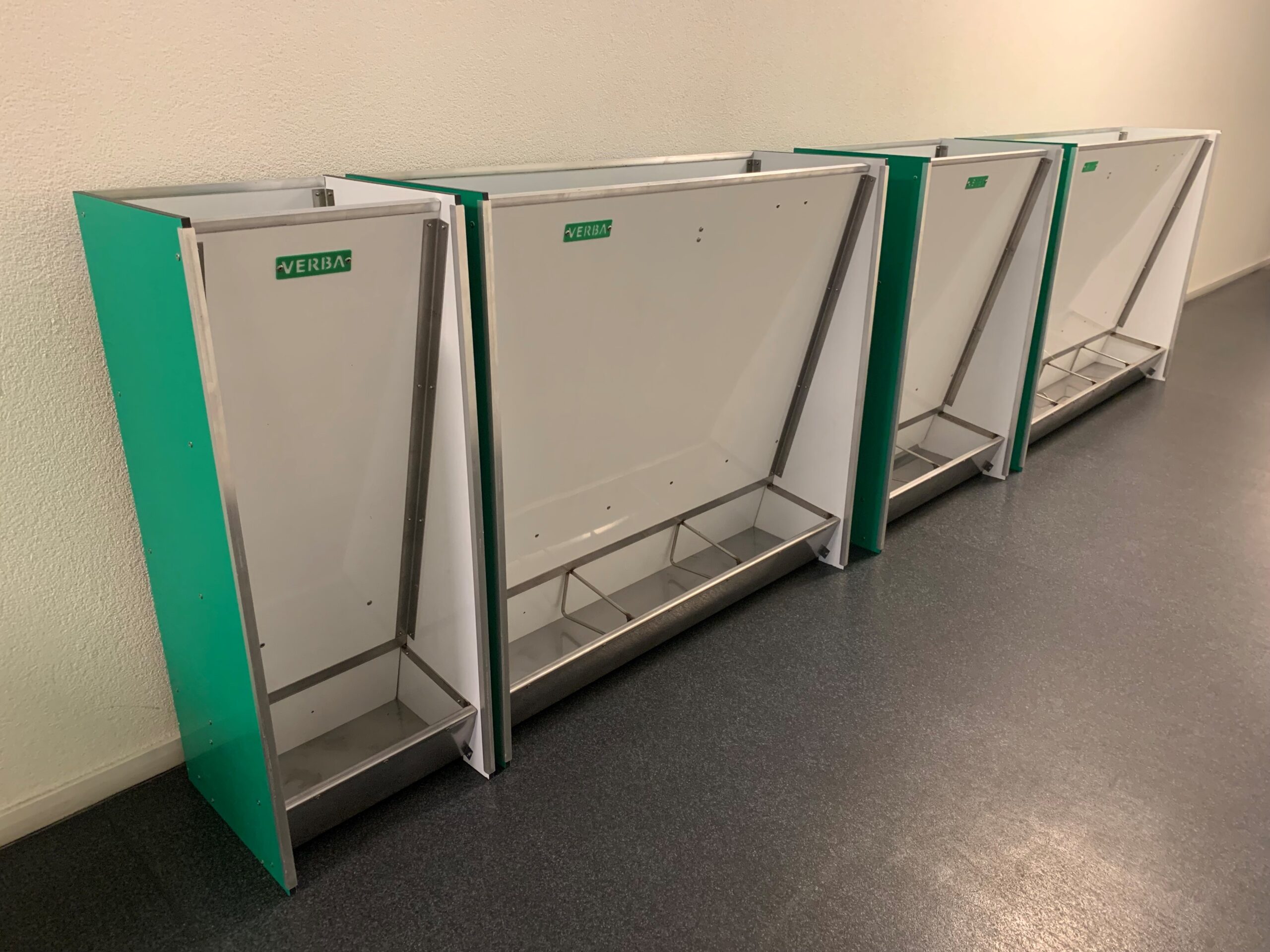 Latest innovation: the SW curly-tailed feeding trough